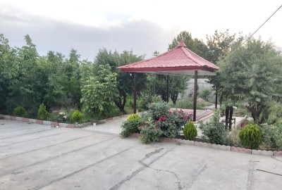 باغ با 830 متر زمین جاده پیشوا تهران همراه بنا