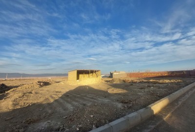 زمین ویلایی داخل بافت مسکونی 300 متر چناران روستای جوقان