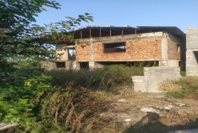 فروش زمین مسکونی با نیمه ساخت ۲۲۵ متر در آمل روستای پاشاکلا
