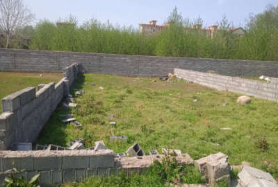 زمین ۲۰۰ متر کورکورسر نوشهر رو به‌ روی هفت تیر