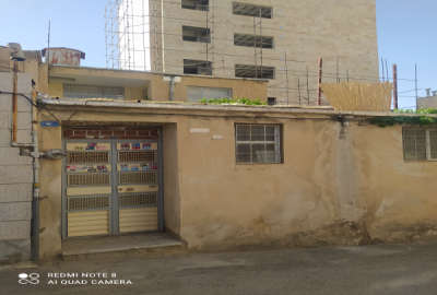 خانه قدیمی همدان ۹۰ متر خیابان آرام شرقی با امکانات کامل