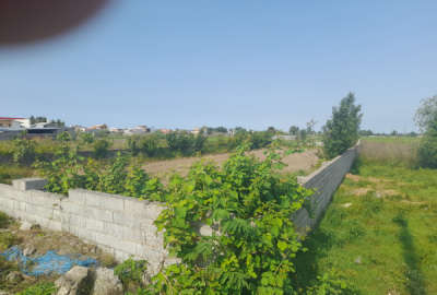 زمین چسبیده به بافت در روستای خشت سر جنگلی ساحلی