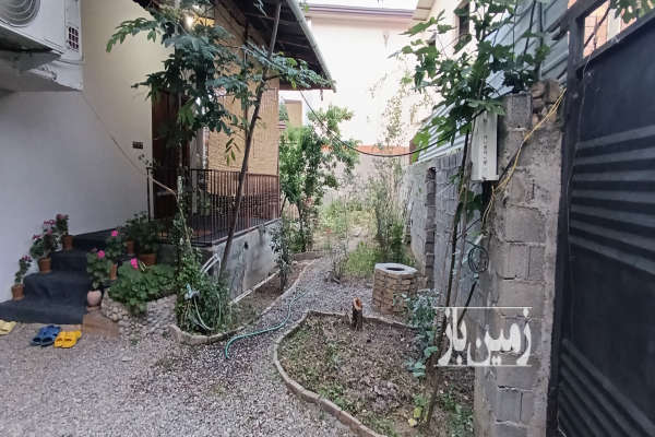زمین مسکونی داخل بافت با خانه نیم پیلوت دارای آب برق گاز-1