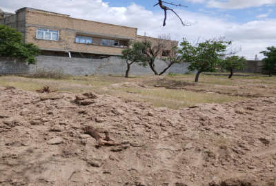زمین مسکونی سنددار ۱۷۶متری برق و گاز و اب بالا سر