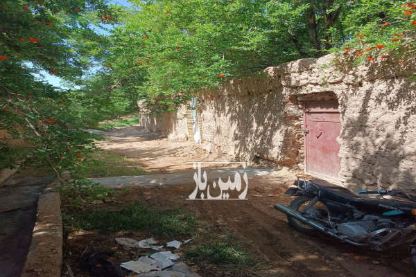 زمین باغی مهریز موقعیت عالی ۲۰۰ متر-1
