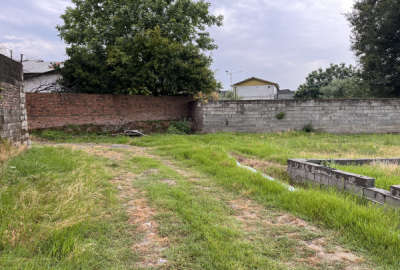 زمین مسکونی باغی سند دار ۷۰۰ متر دارای پروانه