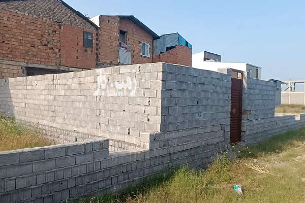 زمین مسکونی دورش دیوار همراه با دروازه ۱۰۴ متری-2