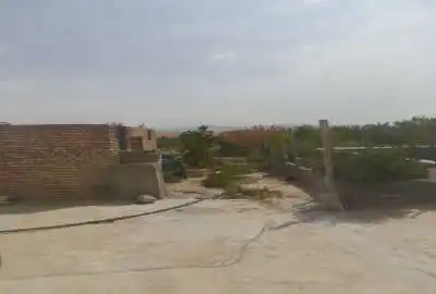 ۲۰۰۰ متر مساحت ۳۶۰ متر طویله گاوی وحیاط ومسکونی