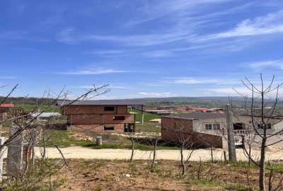 زمین مسکونی ۱۵۱ متری روستای هزارجریب رودبار (سد گلورد)