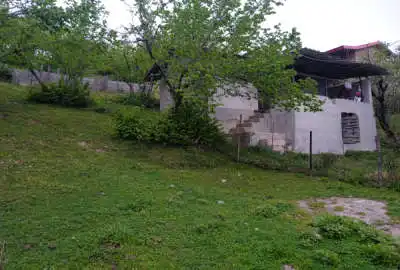 زمین ۲۰۰ متر دارای اب محصور شده ۲۵۰ متر