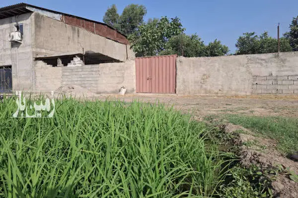 زمین ۵۶۰ متری دیوار کشیده و فنس و درب دارد - تصویر 2