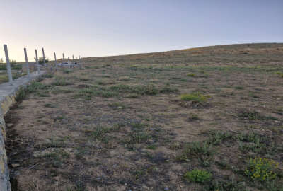 زمین باغی روستای ایوک ۱۲ کیلومتری جاده ملایر ۳۱۱۵ متری