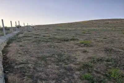 زمین باغی روستای ایوک ۱۲ کیلومتری جاده ملایر ۳۱۱۵ متری