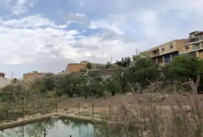 زمین کشاورزی ۱۲ هکتار بین باغ بهادران و روستای کرچکان پیچ چم تقی