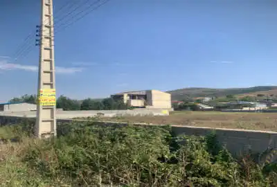 زمین ۱۳۰۰متر واقع در روستای میرافضل دارای دو طرف راه