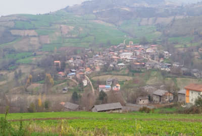زمین در لایی روستای ابچین آخر محل ۳۵۰ متر