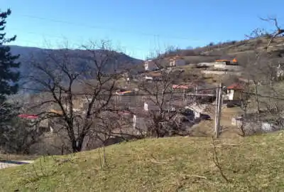 زمین مسکونی ۱۶۲ متری واقع در روستای ازانده پلسفید چشم انداز عالی