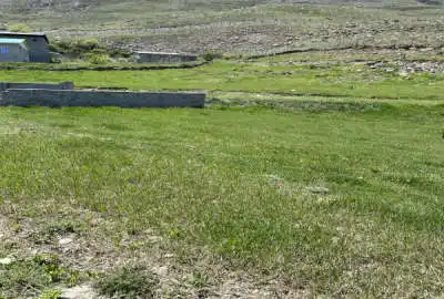 زمین مسکونی ۲۰۰ متری واقع در بلده روستای ایوا اطاق سرا