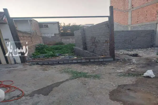 زمین مسکونی دور دیوار با درب ورودی سنگین ۱۱۸ متر - تصویر 2