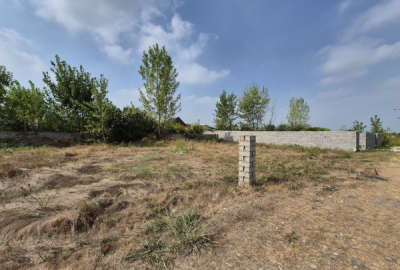 زمین شهرکی بر جاده فرح آباد دارای نگهبانی و محصور شده