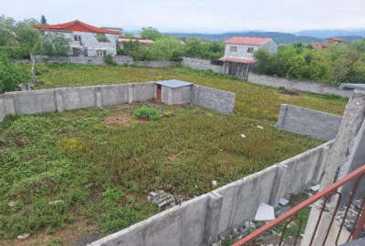 زمین مسکونی در دشت سر روستای نوده کوچه ۸ متری