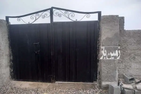 باغ چهاردیواری دارای آب ساعتی با درب بزرگ - تصویر 3