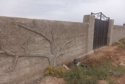 باغ چهاردیواری دارای آب ساعتی با درب بزرگ