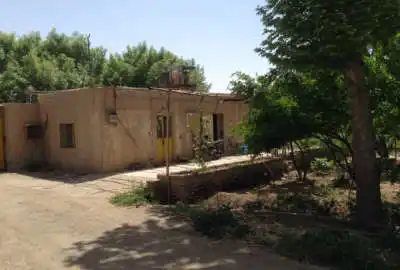 زمین ارزنده با کلیه امکانات ضروری و رفاهی دارای چاه