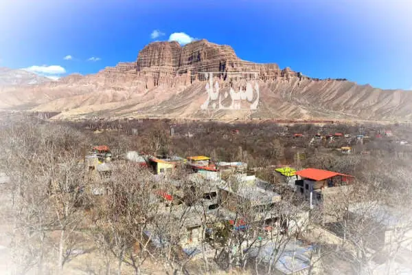 زمین سبز در منطقه ای ییلاقی و بکر - تصویر 2