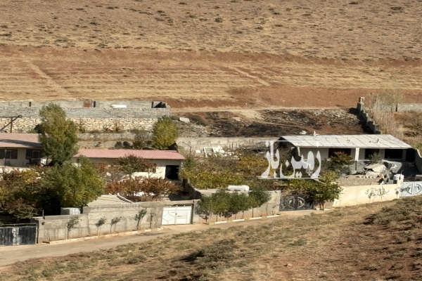 زمین ۲۶۵ متر همراه چاه اب و درختهای میوه روستای دانا-1