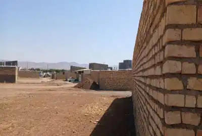زمین چهار دیواری مسکونی ۱۱۷ متر دونبش در ابهر خیابان موسوی