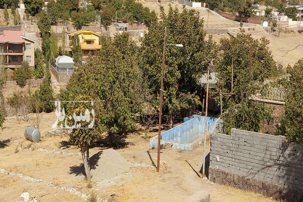 زمین مشجر در روستای زان دارای ۱۲۰ متر بنای قدیمی استخر چاه آب-1