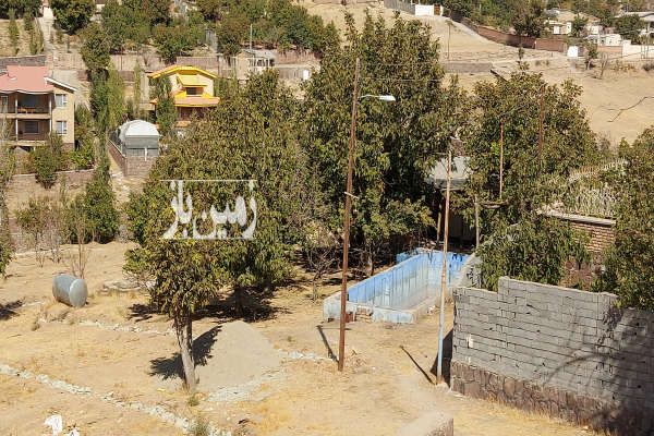 زمین مشجر در روستای زان دارای ۱۲۰ متر بنای قدیمی استخر چاه آب-3