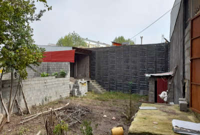 زمین بین میدان نیروی دریایی و امام حسین ۱۷۵ متر