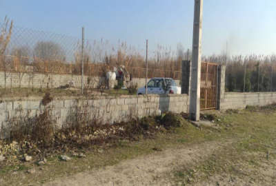 زمین دور حصار شده منطقه ی آکند ساری