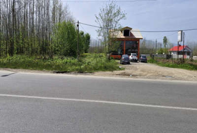 زمین بر جاده شهر ضیابر اول جاده بهمبر