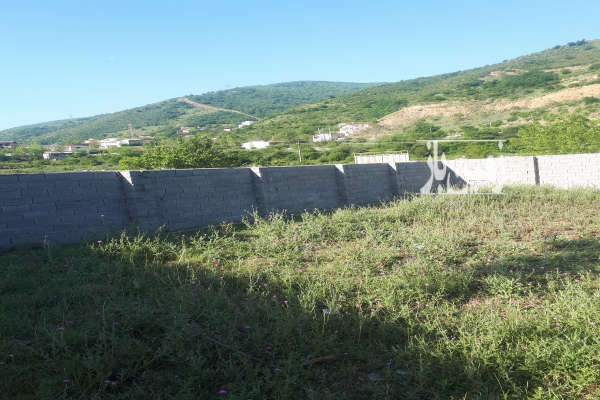 زمین در للوک مابین جاده اصلی تارودخان ۲۲۰ متر-1