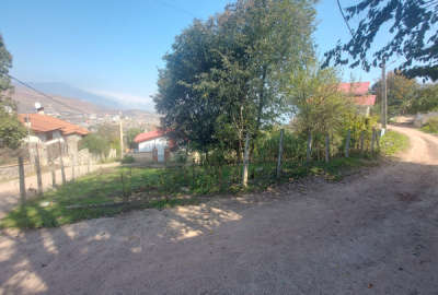 زمین مسکونی ۴۰۰ متر ۳ بر در منطقه کوهستانی بنفشده