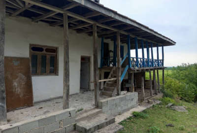 زمین مسکونی کوهپایه ای با بنا سنتی حومه ماسال ۲۷۰ متر