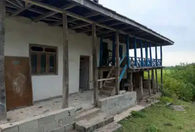 زمین مسکونی کوهپایه ای با بنا سنتی حومه ماسال ۲۷۰ متر