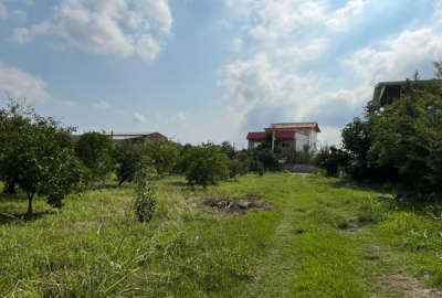 زمین داخل بافت روستایی ۶۰۰ متر