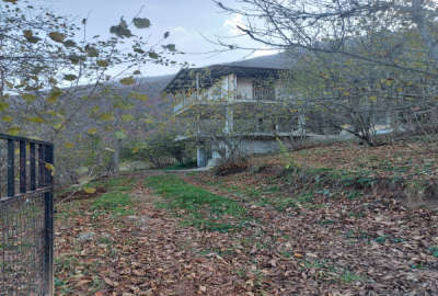 زمین ۷۰۰ متر همراه بنا جنت رودبار مشاورکچاکسر