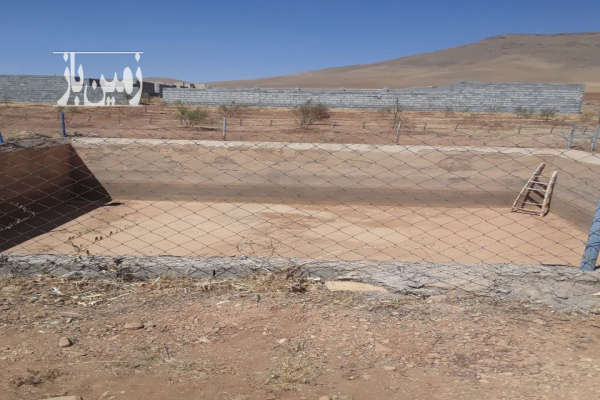 باغ ۳ ساله فنس کشی داران روستای حصور ۳۰۰۰ متر-2