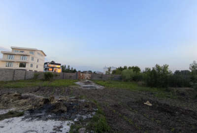 زمین دو بر سند دار و مسکونی در رشت ۸۵۲ متر