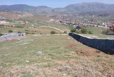 زمین در مازیکش کلاردشت باسند در ارتفاعات ۵۱۵ متر