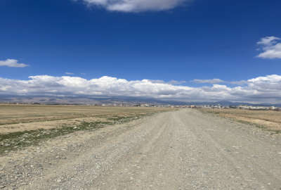 زمین واقع در ساوجبلاغ نزدیک ریل اهن ۱۰۰۰ متر