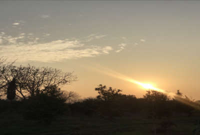 زمین ۹۰۰۰ متر در ریحان اباد با چاه اب دستی