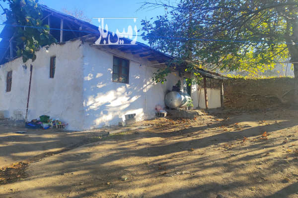 زمین با خانه کلنگی در بره سر روستای نوده خورگام ۸۰۰ متر-2