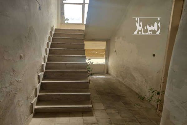 زمین و خانه کلنگی بر خیابان اصلی با قابلیت سکونت ۱۰۰ متر-2