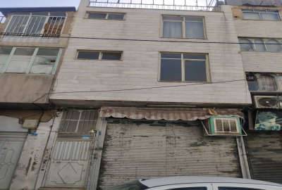 زمین و خانه کلنگی بر خیابان اصلی با قابلیت سکونت ۱۰۰ متر